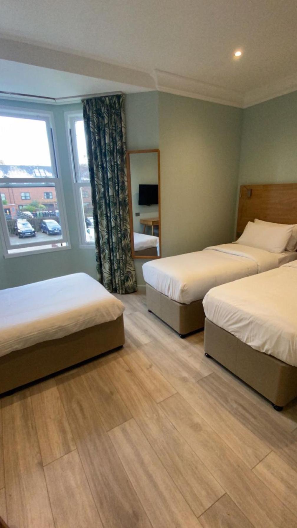 Hamilton Court Hotel Hoole Chester Exterior photo